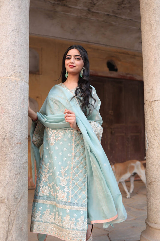Subhraya Green Floral Thread Work Straight Kurta